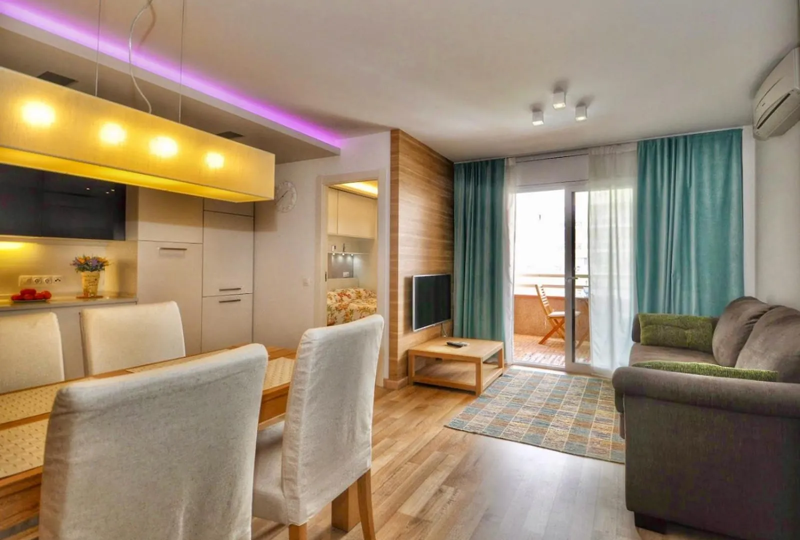 Apartment Columbo Lloret de Mar 0*,  Espanha